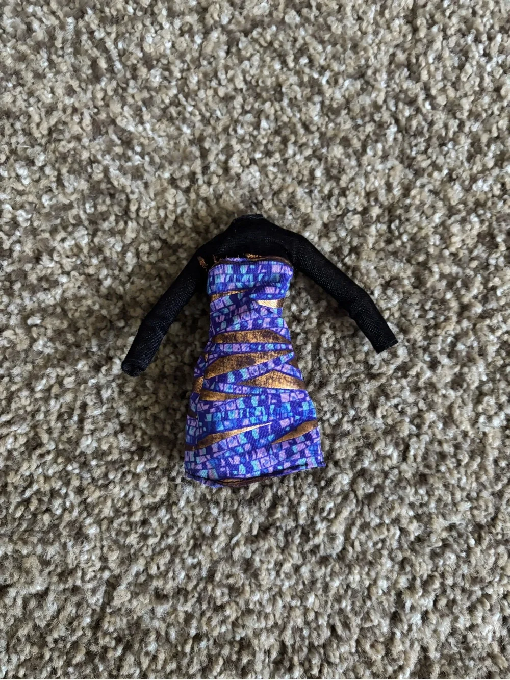 Monster High 2008 Cleo De Nile Doll Replacement Dress Missing part of arm/hand